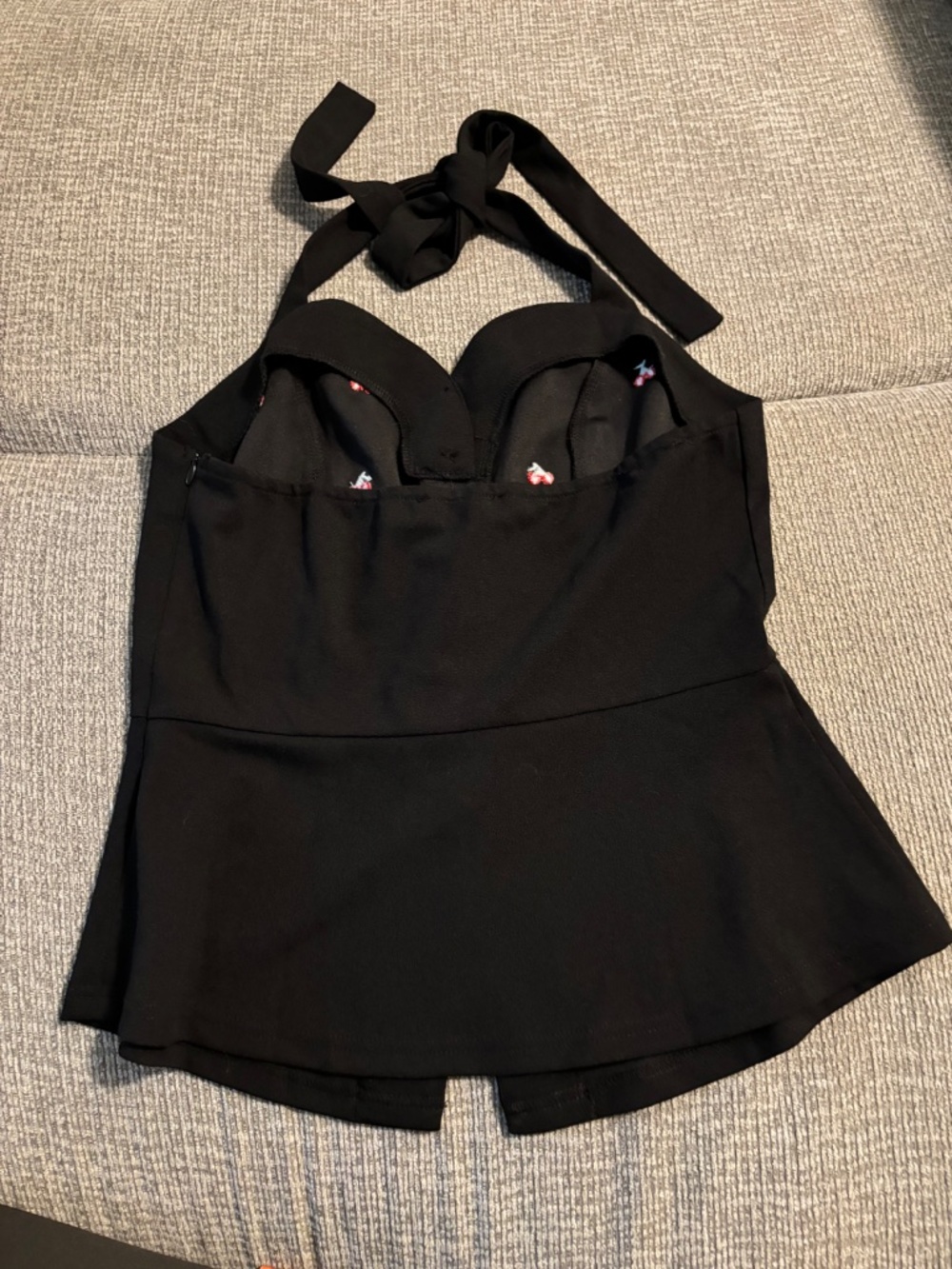 Halter top - Picture 2 of 3